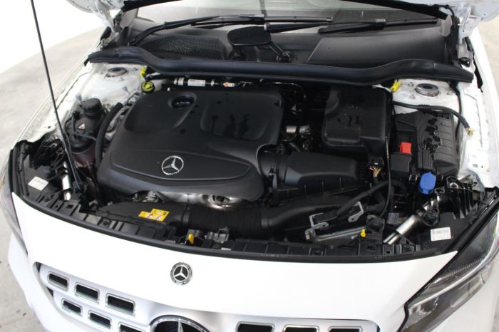 Mercedes-Benz GLA Class 1.6 GLA 200 SE Executive 5dr Estate Petrol White
