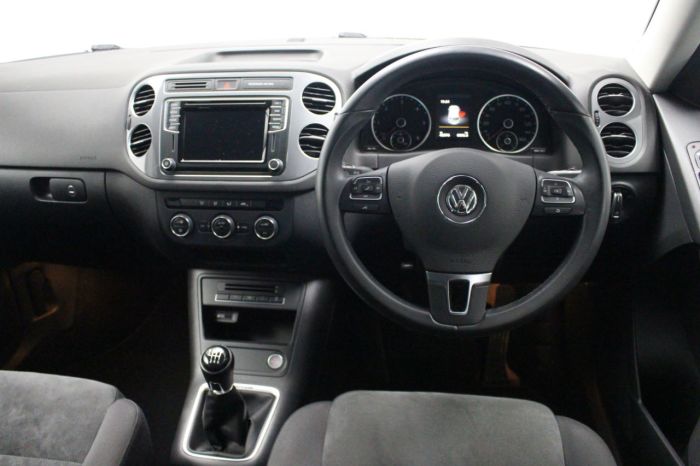 Volkswagen Tiguan 2.0 TDi BlueMotion Tech Match Edition 150 5dr Estate Diesel Silver